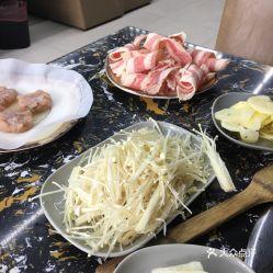 五一路吃瓜,热闹非凡的吃瓜盛地，探寻美食与欢乐的交汇点