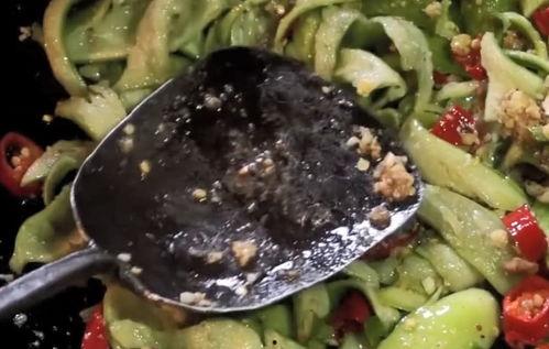 小瓜吃辣皮,舌尖上的刺激之旅